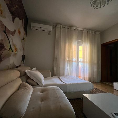 Sunkissed Centre Apartment Avlonya Dış mekan fotoğraf