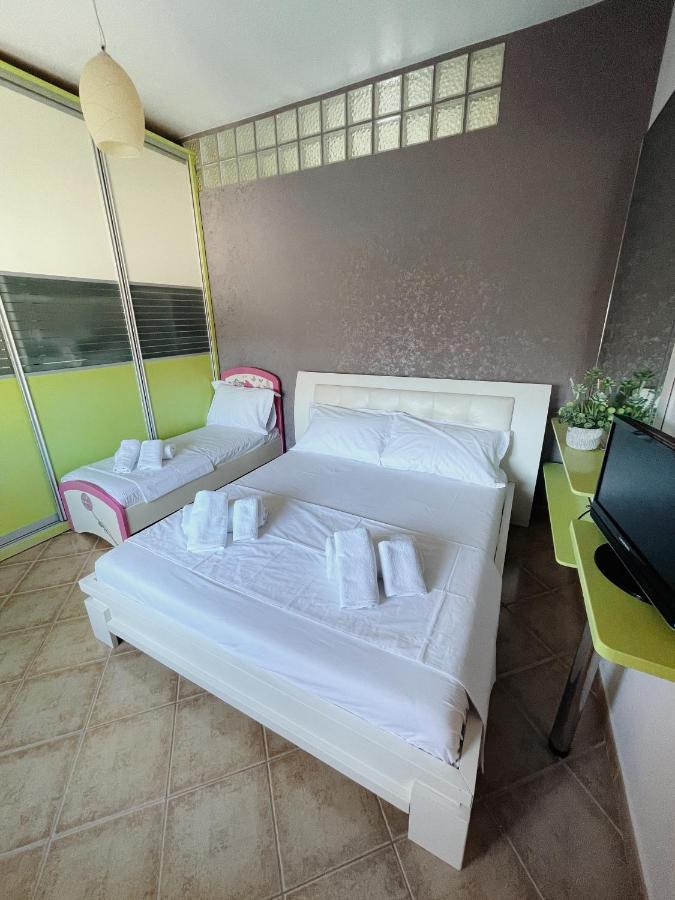 Sunkissed Centre Apartment Avlonya Dış mekan fotoğraf