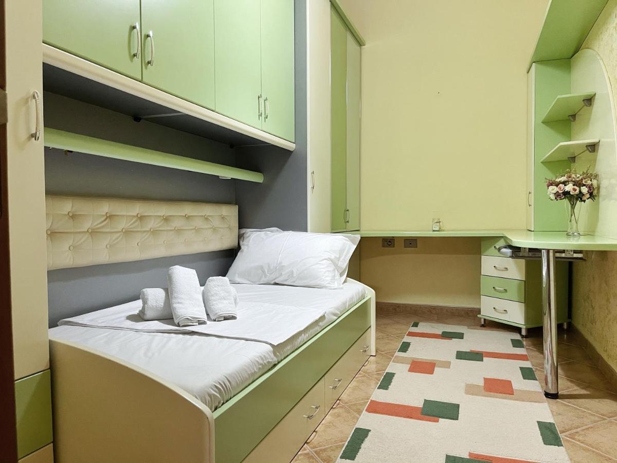 Sunkissed Centre Apartment Avlonya Dış mekan fotoğraf
