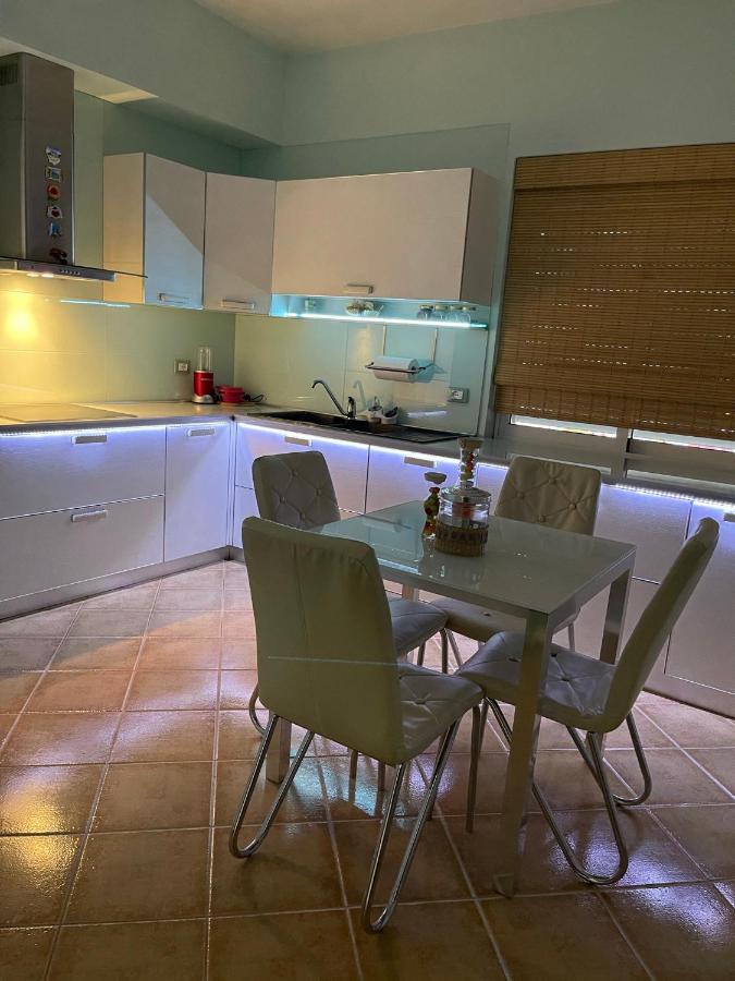 Sunkissed Centre Apartment Avlonya Dış mekan fotoğraf