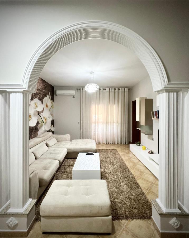 Sunkissed Centre Apartment Avlonya Dış mekan fotoğraf