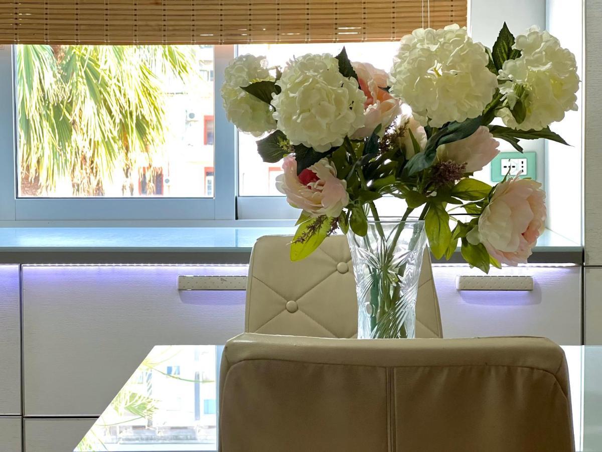 Sunkissed Centre Apartment Avlonya Dış mekan fotoğraf