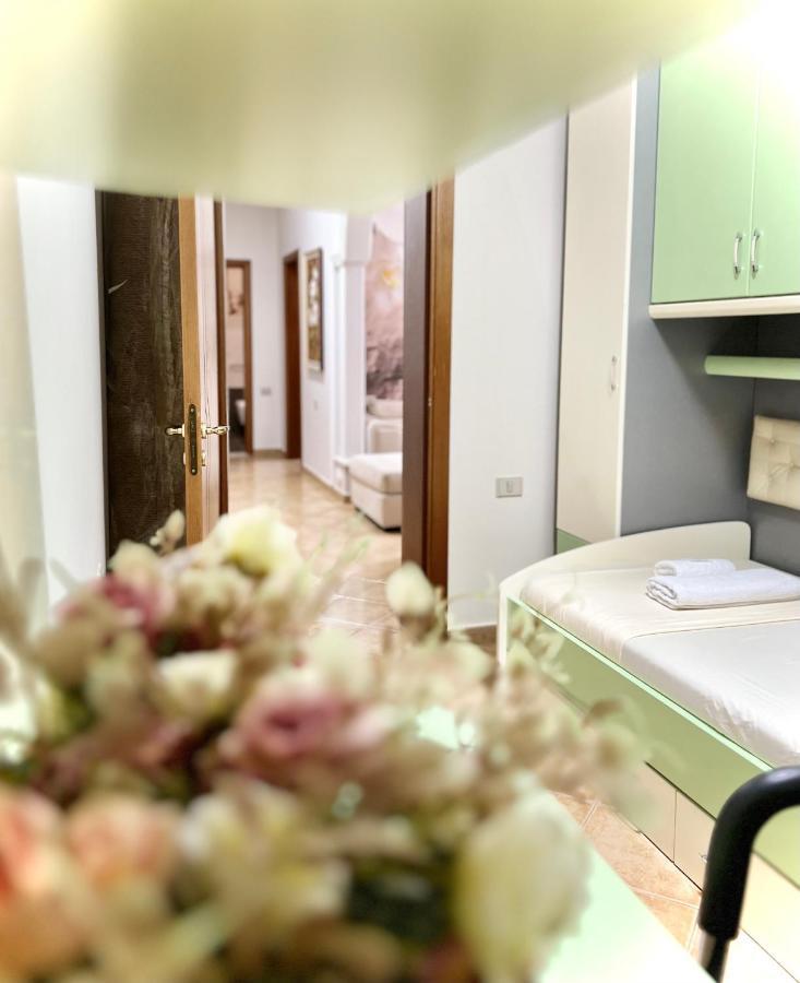 Sunkissed Centre Apartment Avlonya Dış mekan fotoğraf