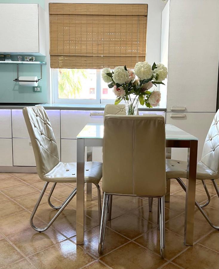 Sunkissed Centre Apartment Avlonya Dış mekan fotoğraf