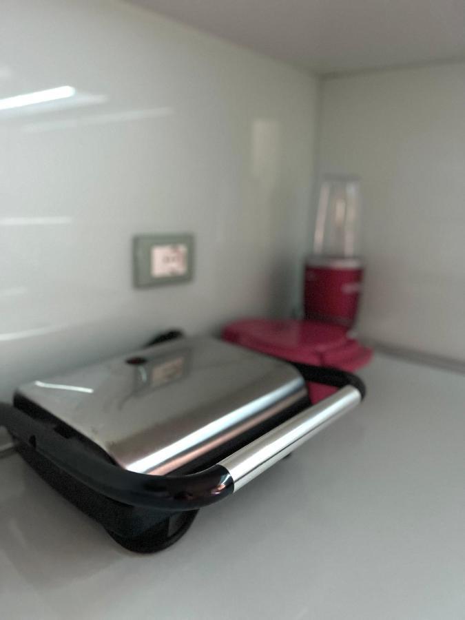 Sunkissed Centre Apartment Avlonya Dış mekan fotoğraf