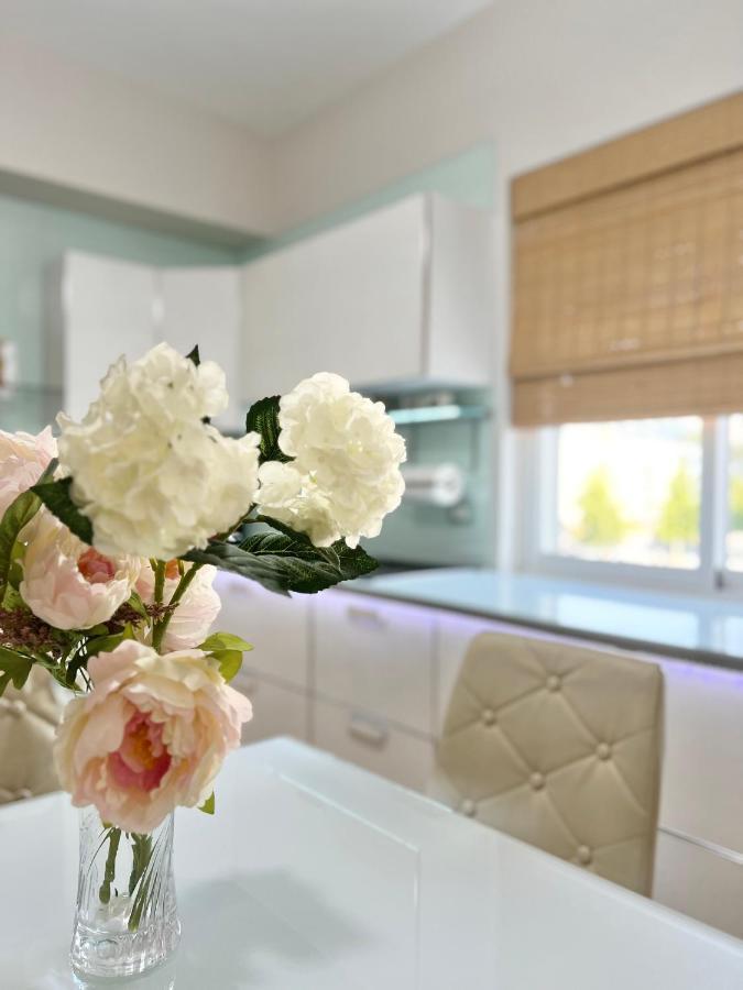 Sunkissed Centre Apartment Avlonya Dış mekan fotoğraf